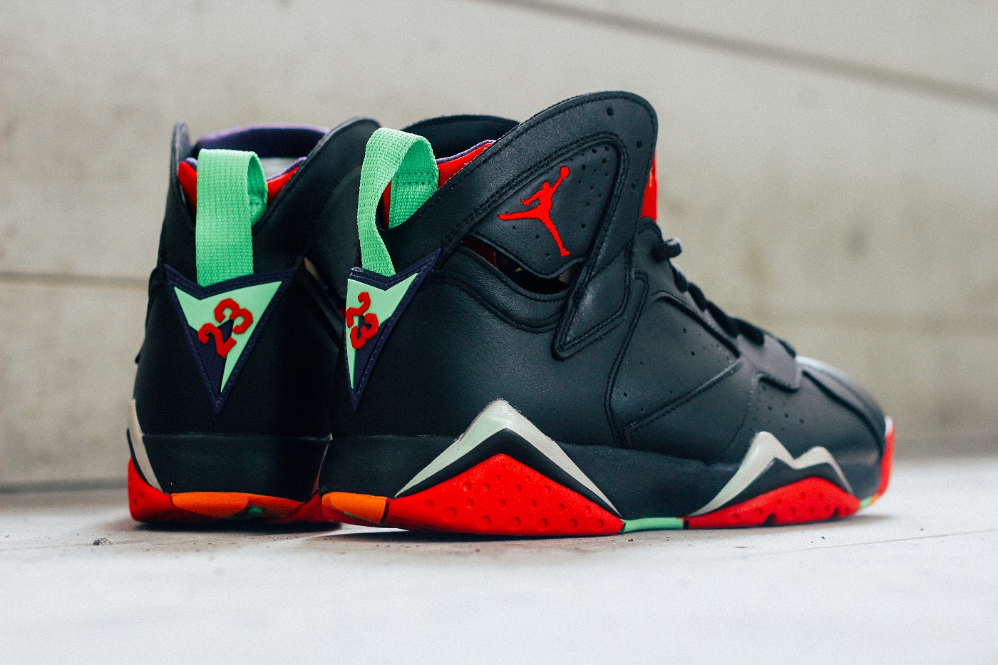 First Look At The Air Jordan 7 Retro Marvin The Martian Masses