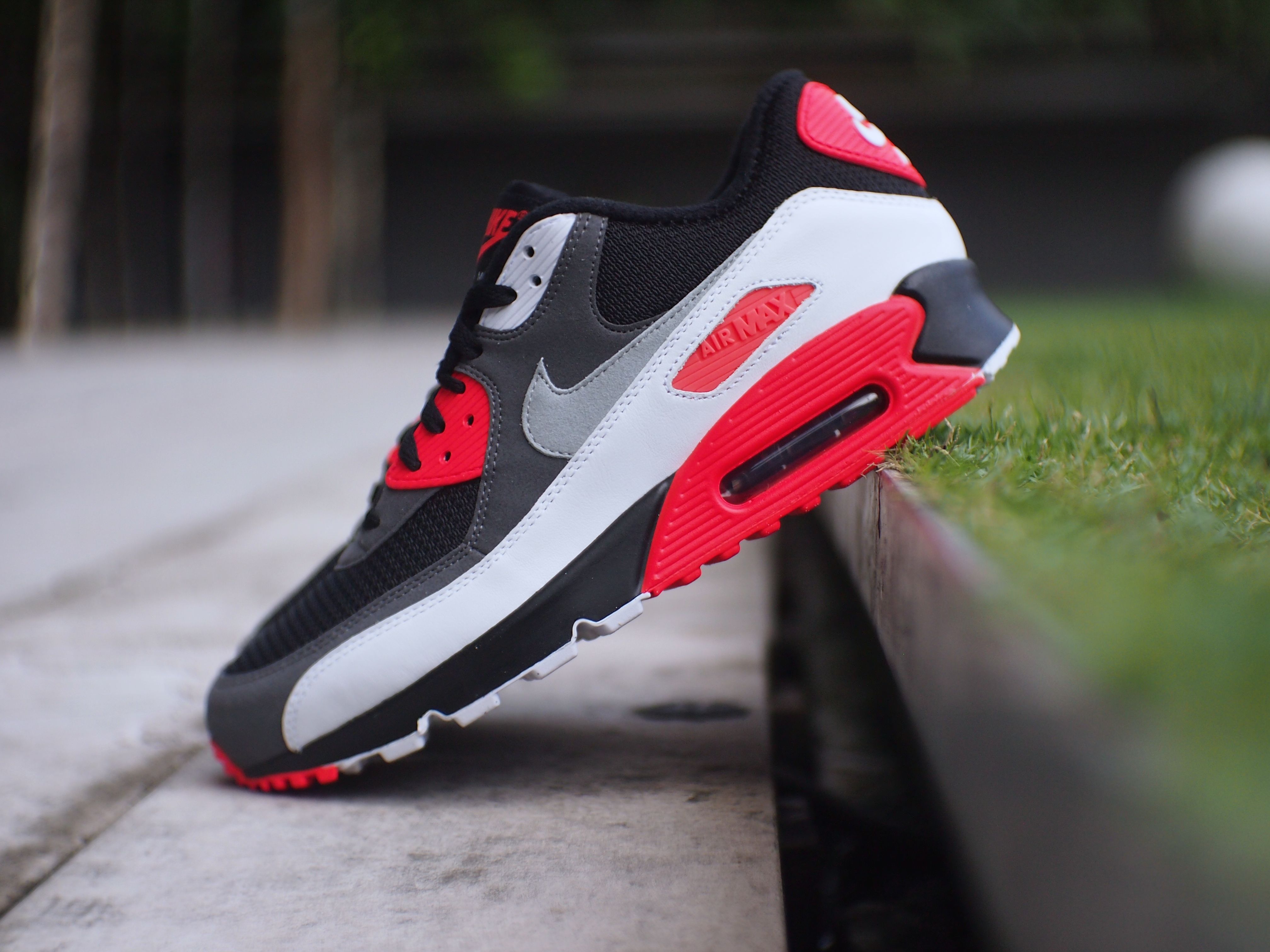 The Nike Air Max 90 'OG' - MASSES