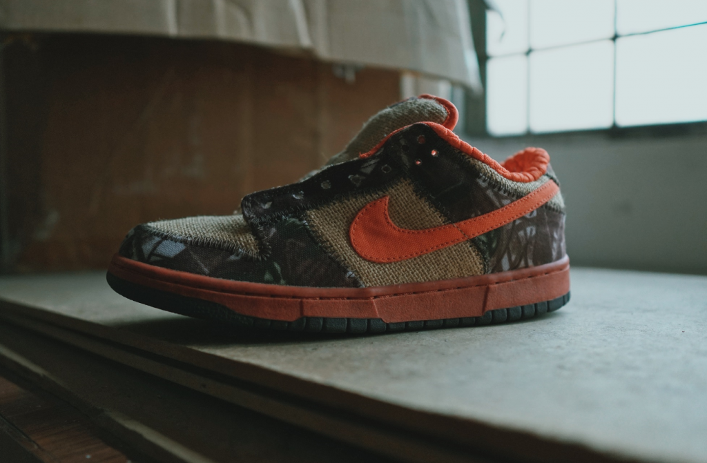 gold box nike sb