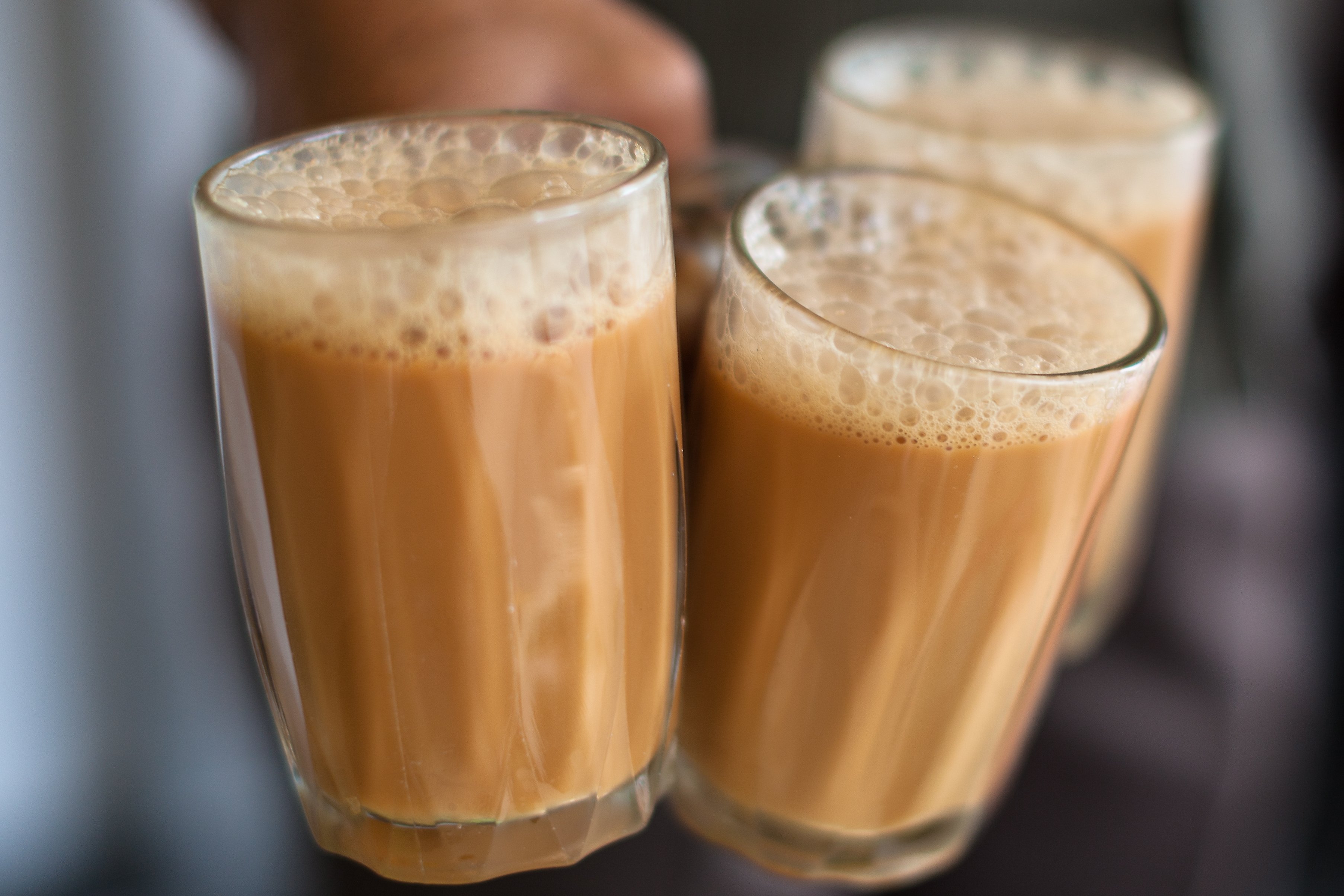 Milk tea. Чай teh Tarik. Чай с молоком в стакане. Chai. Kerala Tea.